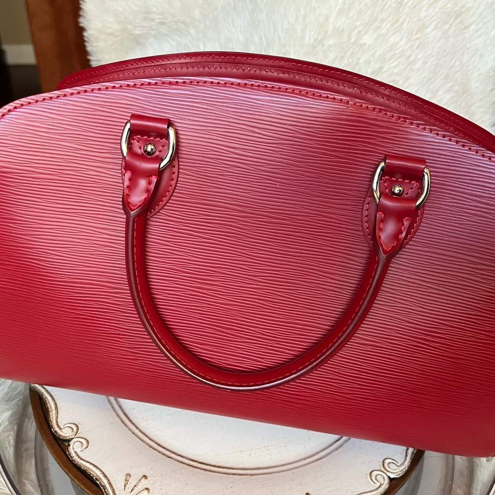 Louis Vuitton red epi leather pont neuf PM handbag preowned condition - Picture 6 of 17